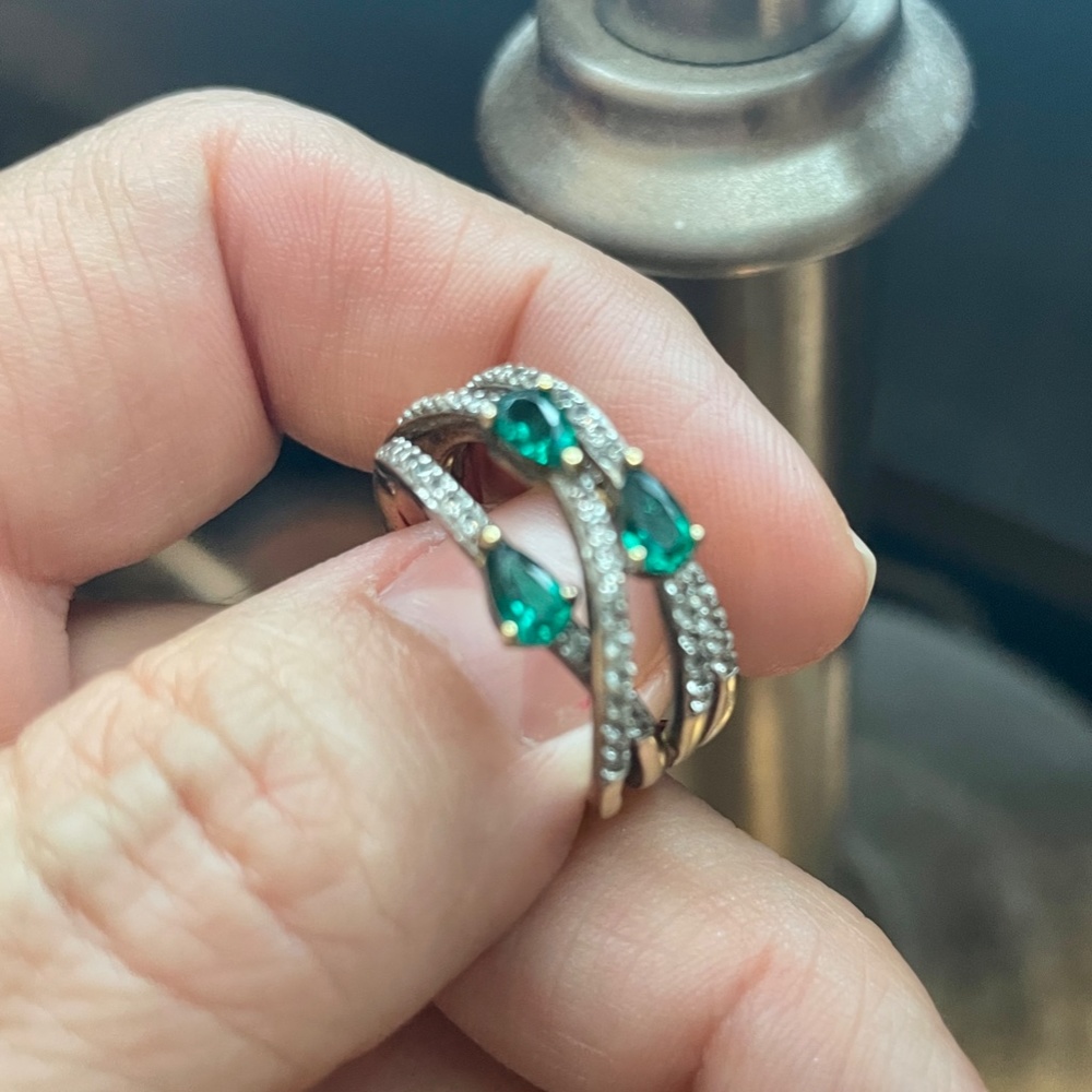 Emerald Ring Size 7 - image 4